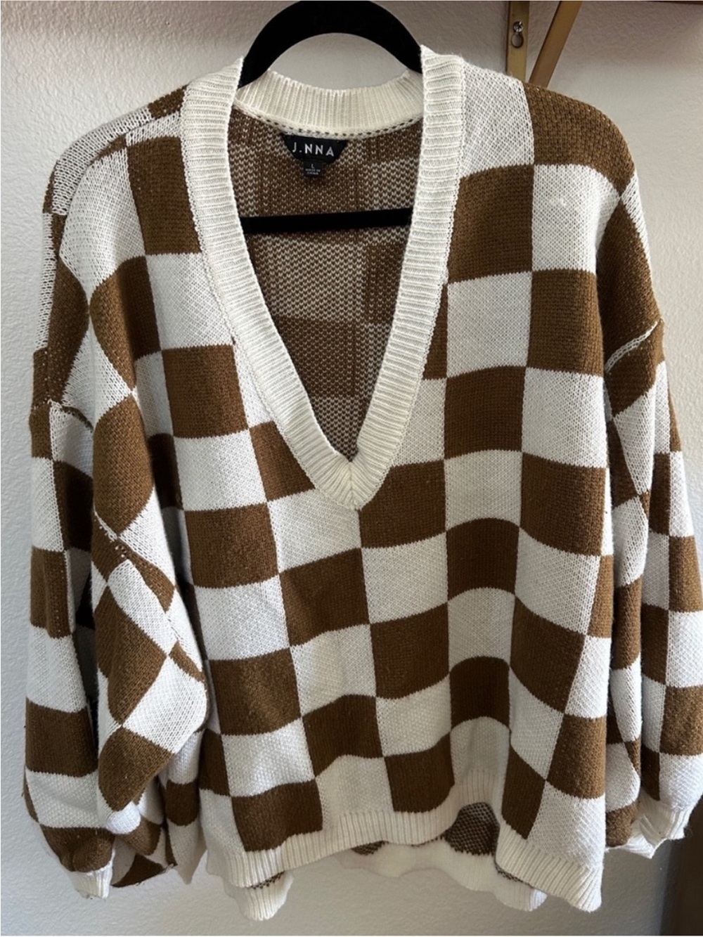 J.NNA Checkerboard Large V-Neck Knit
Sweater - White & Brown